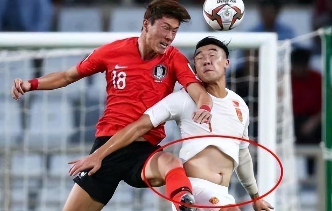 世界杯颁奖的空姐,中国空姐见证梅西颁奖