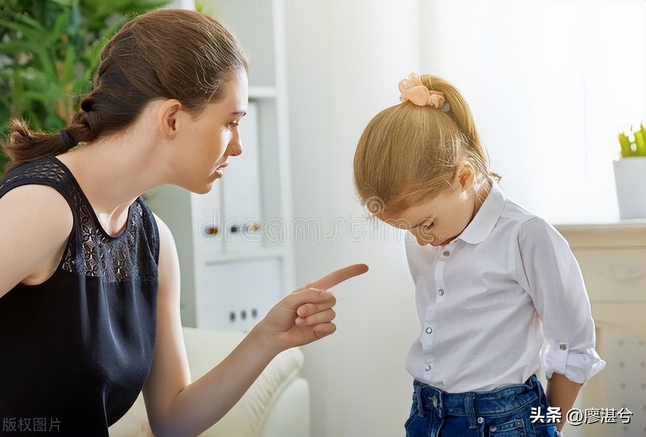 什么样的父母会贬低自己的孩子,为什么有的父母总是贬低孩子