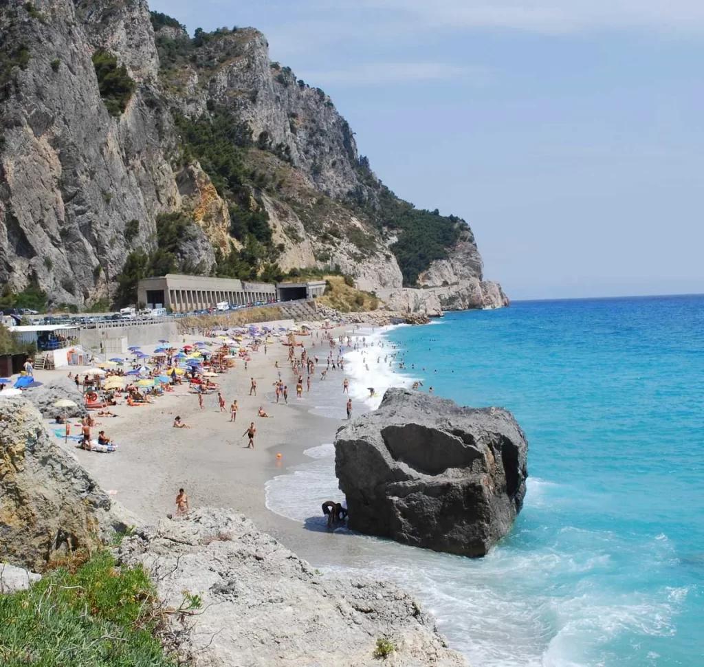 热那亚是哪个国家的首都,哥伦布的港口在哪里