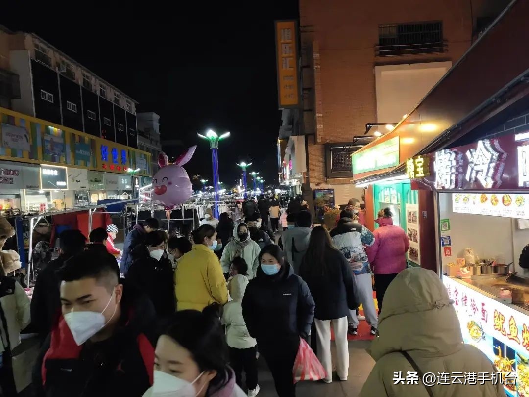 辞旧迎新烟火气照人间举杯敬此年,人间烟火气辞旧迎新时举杯庆团圆