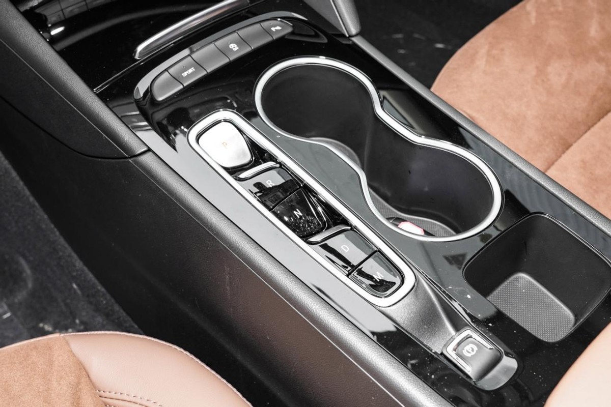 别克君威能跑赢凌渡吗,别克君威跟大众速腾凌渡