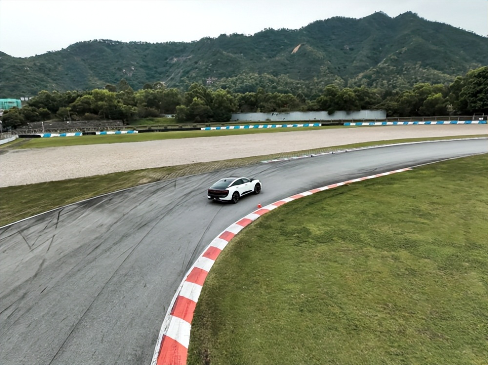 第16代丰田皇冠sportcross2.4t,皇冠crosssport2.4t混动沉浸式体验