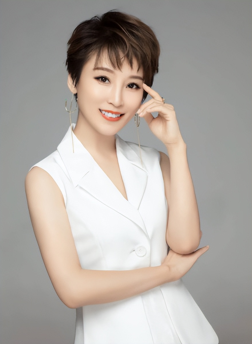 吴京：实现父亲的两个心愿，将脑血栓父亲当孩子疼