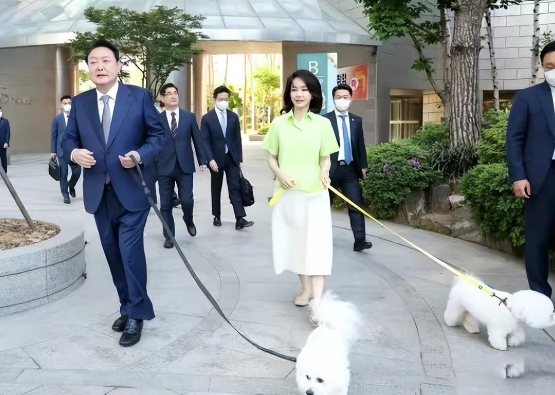 韩国夫人正品高端女装,韩国第一夫人减龄穿搭