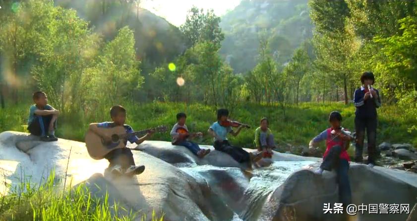 是警察奶奶！把孩子们带上了冬奥开闭幕式舞台