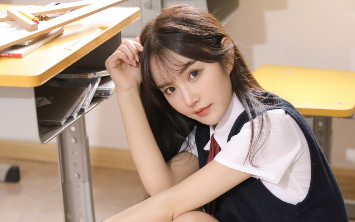 你女朋友死心塌地地跟着你，是因为没见过世面吗