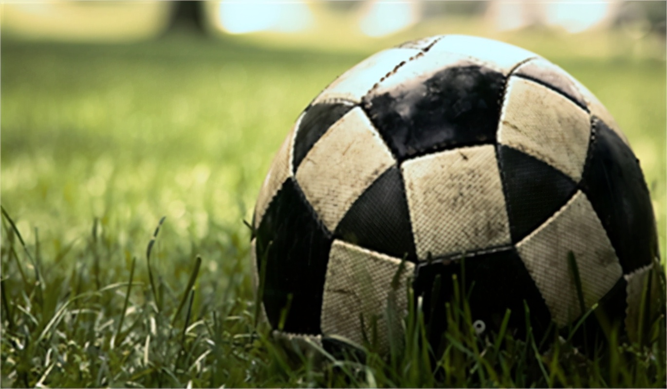 足球是圆的没有什么不可能,足球不是圆的真的不好踢吗