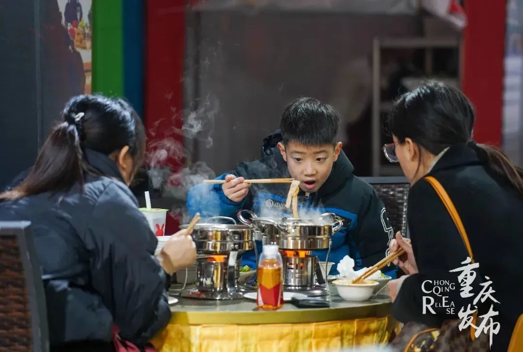 重庆1300万火锅店,重庆火锅上亿
