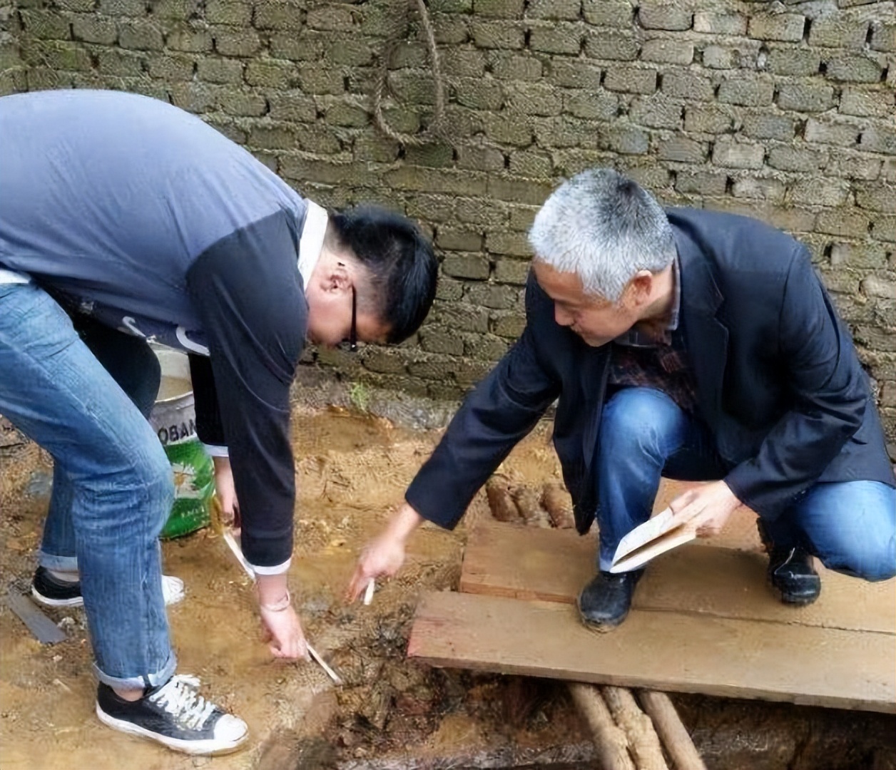 古井古墓挖出国宝,浙江一口古井闹鬼事件