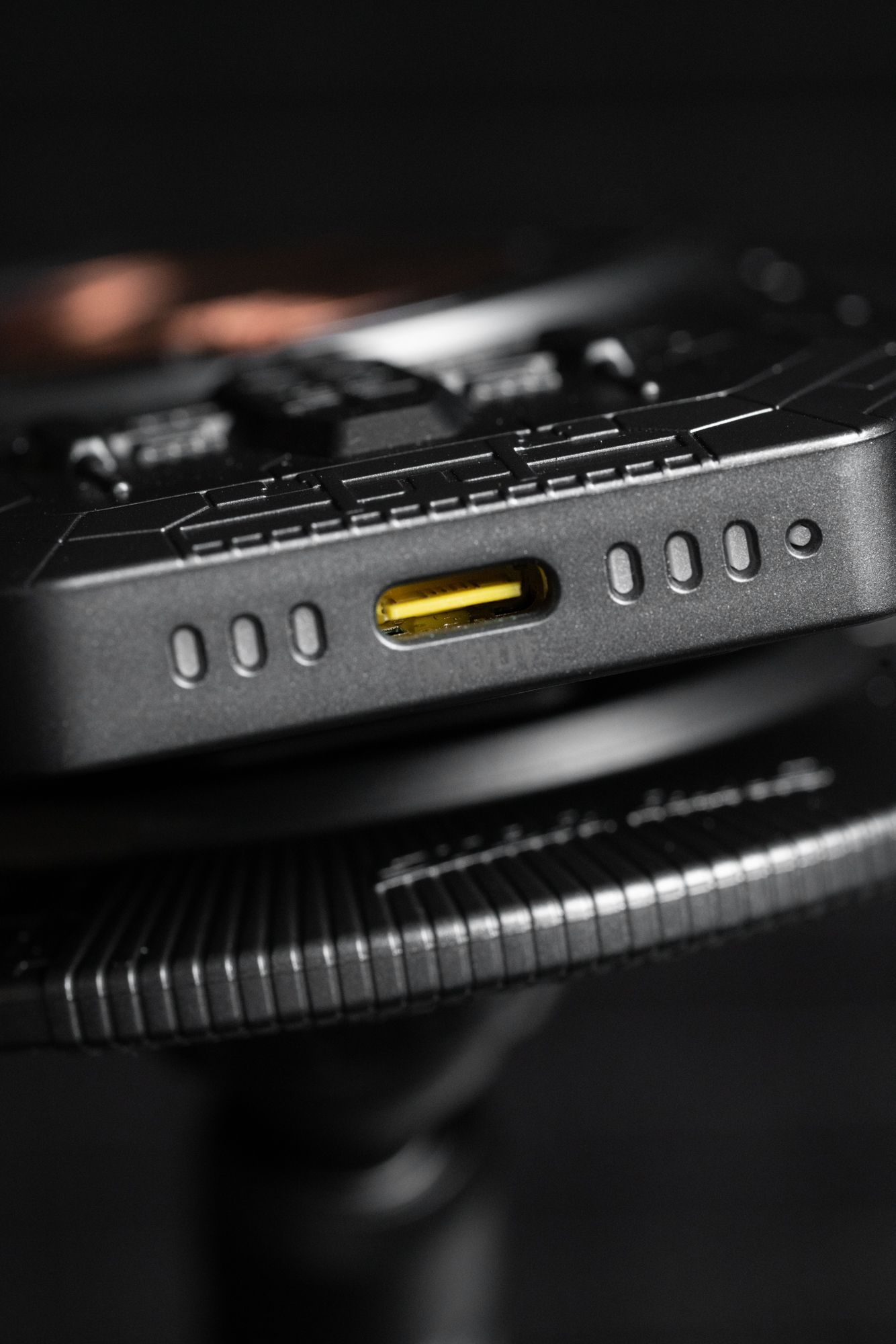 自己拼装一套无线充电器是什么体验？Aohi永恒之城无线充电器