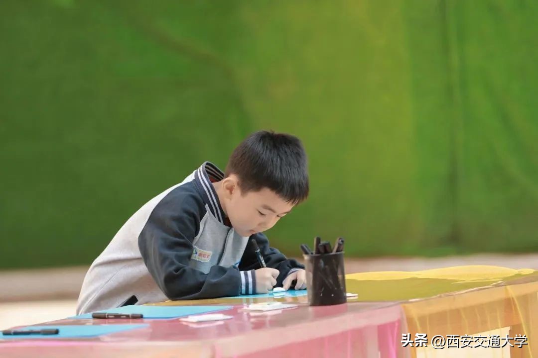 星空寻梦，共赴未来！走进西安交大幼儿园第七届“勇敢者之夜”