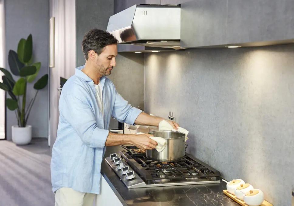 油烟机抽气孔被油腻堵住了怎么办,小苏打加什么可以去除油烟机油腻