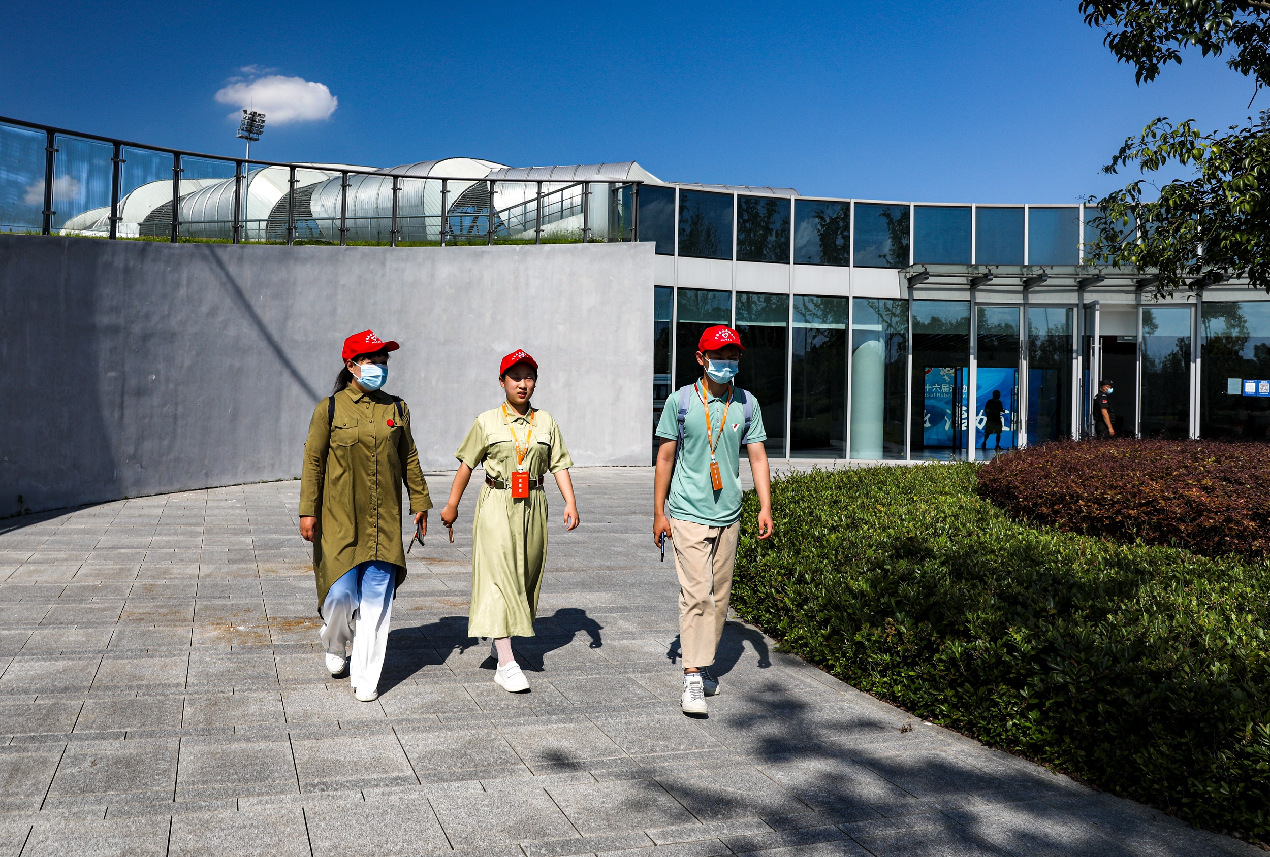 湖北宜昌：大学生罗清芸暑假回乡带领志愿者为省运会赛事服务