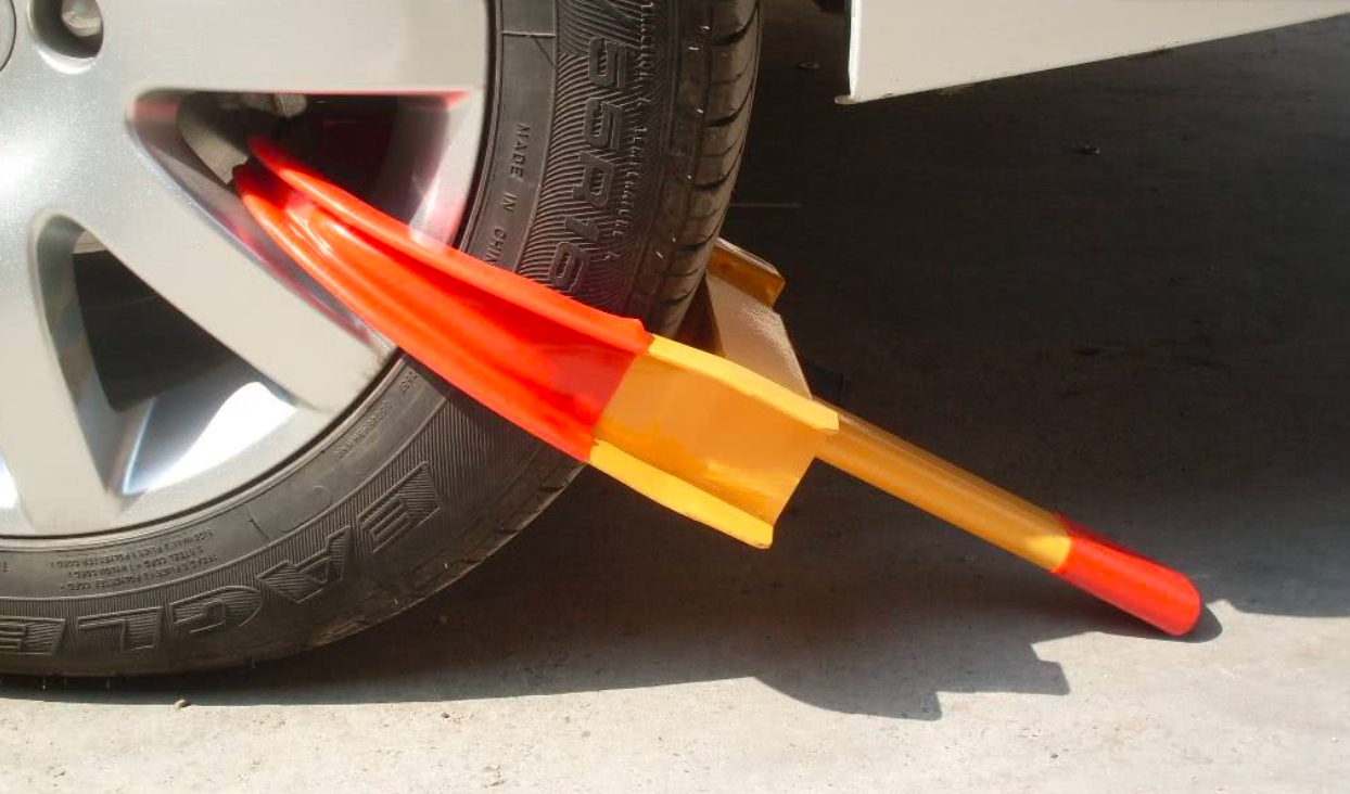 停车时被人恶意锁了轮胎咋办？有一个方法，只需二十分钟就能开走