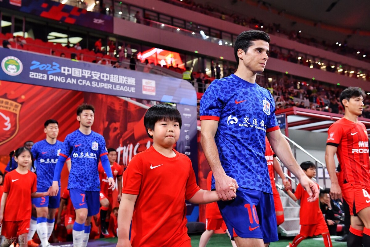 申花外援阿马杜缺阵,中场悍将归队申花