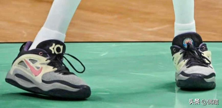 限量7张！TheDugout上架C罗超大幅签名海报