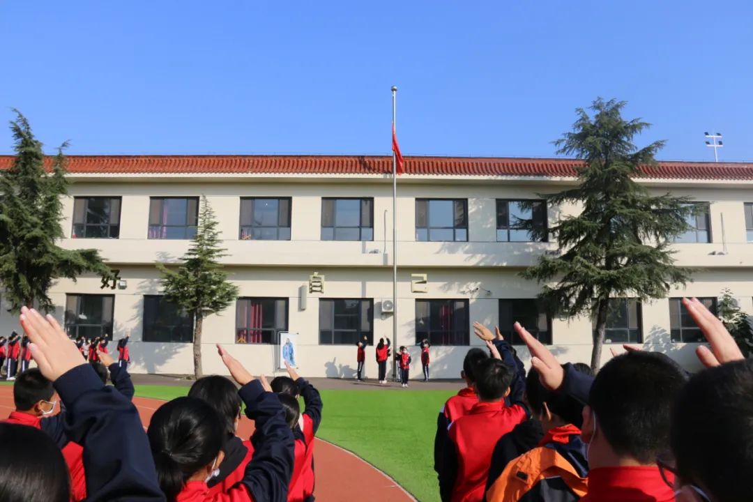 做文明学生主题升旗仪式美篇,美丽校园升旗仪式