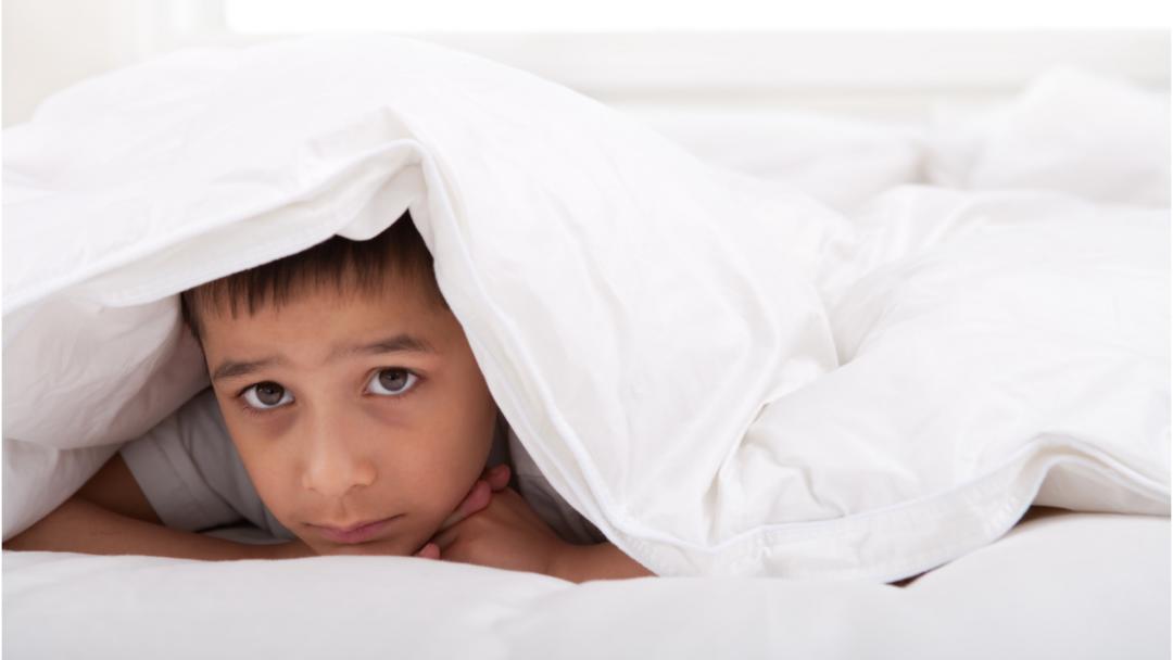 孩子经常食指和中指互相摩擦,小孩经常夹胳膊摩擦