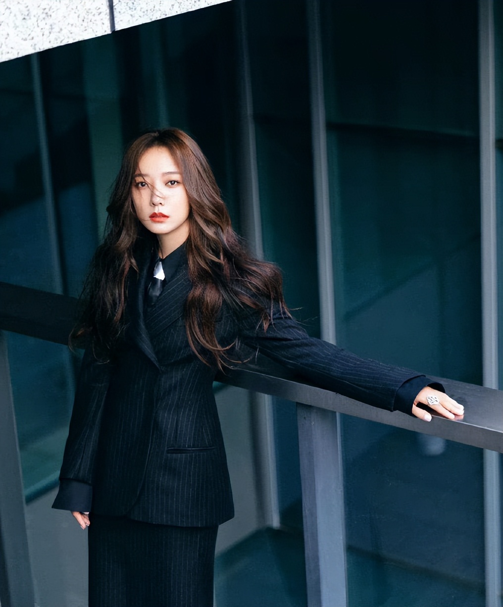 殷桃领奖穿搭,殷桃以往红毯造型