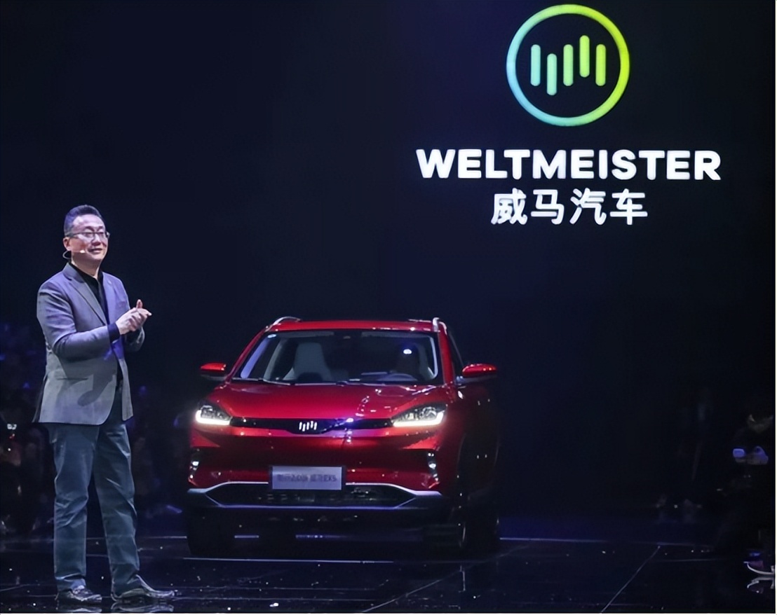 一年烧光82亿，董事长年薪12亿，普工1700底薪！