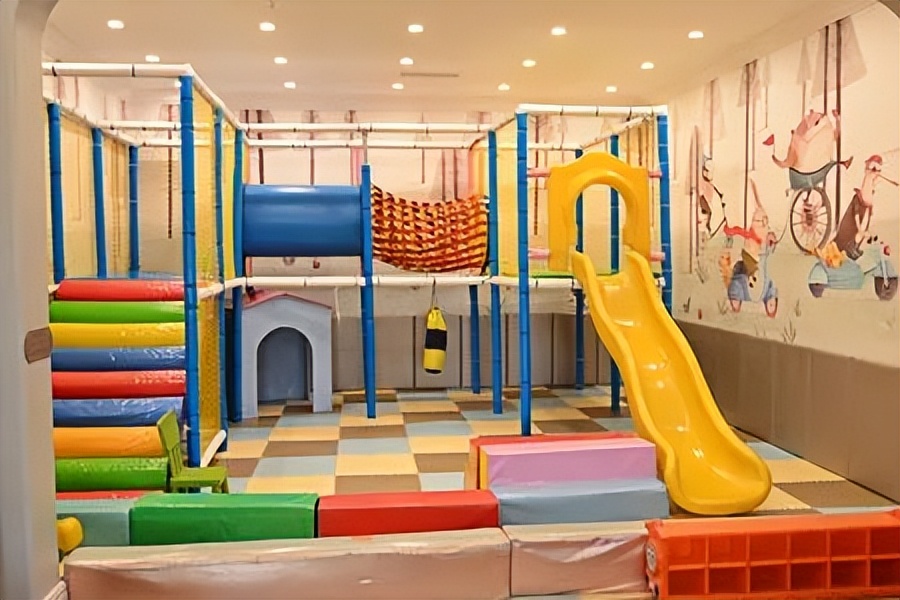 浙江嘉兴摔孩子,浙江嘉兴小孩摔倒