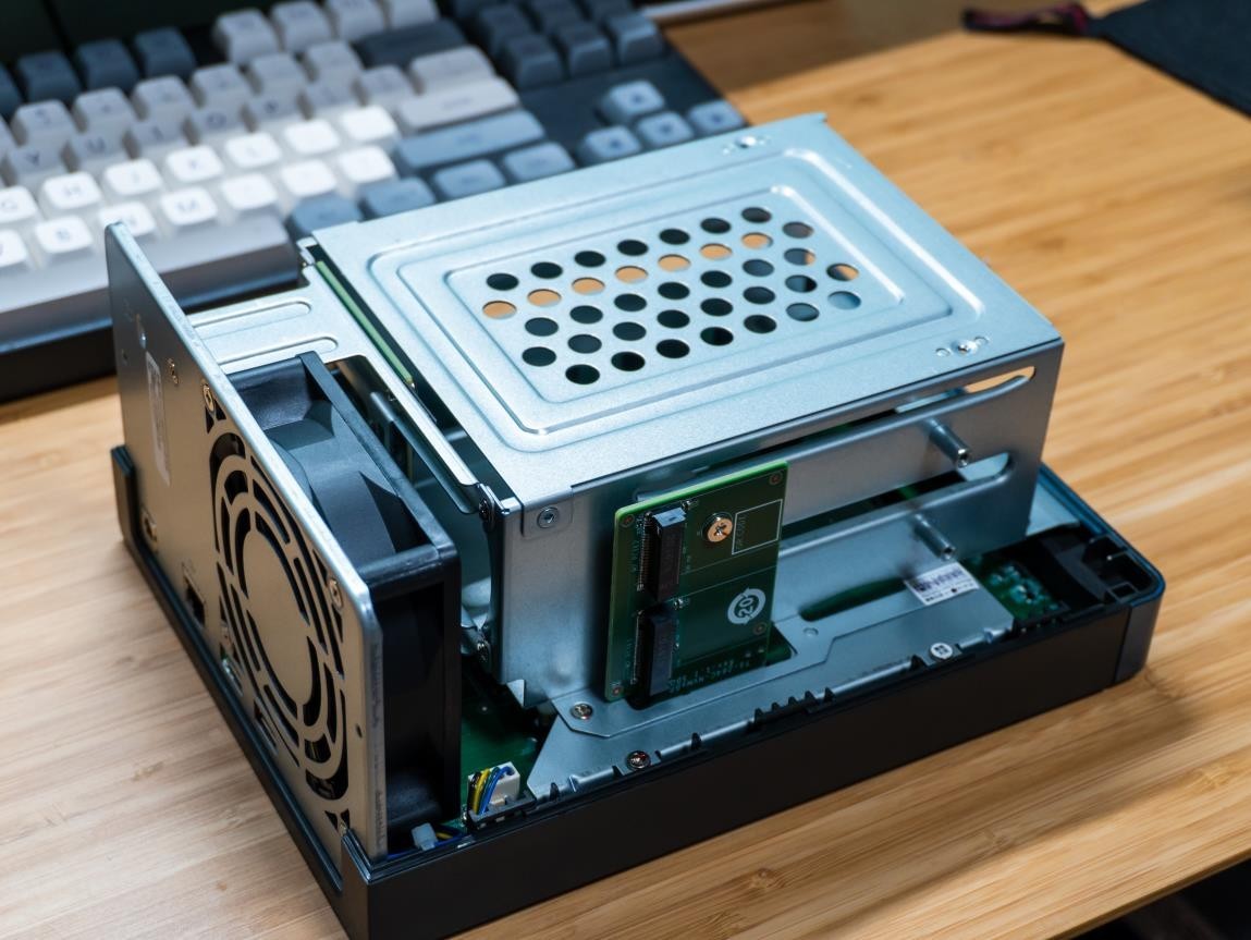 新手轻松玩转的NAS丨威联通TS-216+东芝N300开箱体验