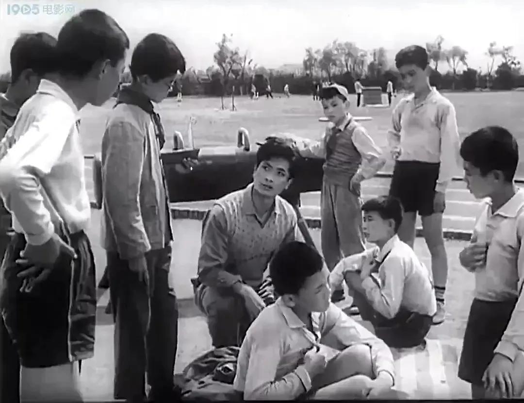 老电影海燕,老电影两个小足球队1956插曲