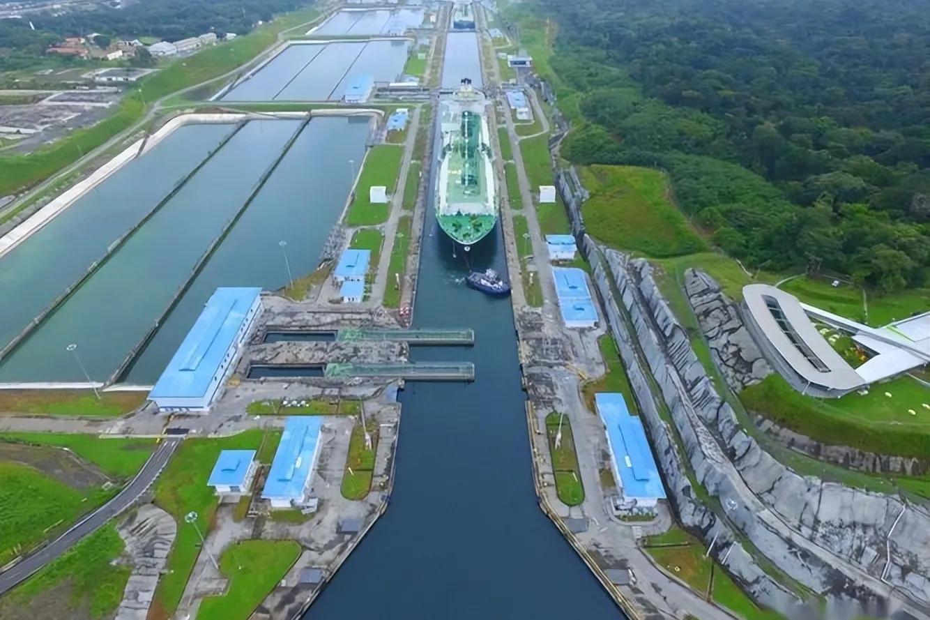 巴拿马有自己的货币吗,巴拿马华人人口多少