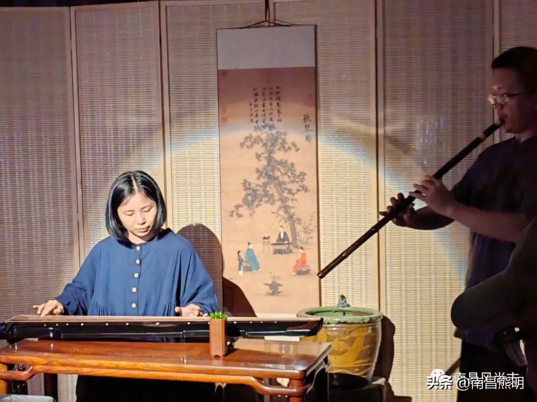 鍏竴鍎跨鑺傚叞鑺辫崏,鍏竴鍎跨鑺傜尓绗艰崏