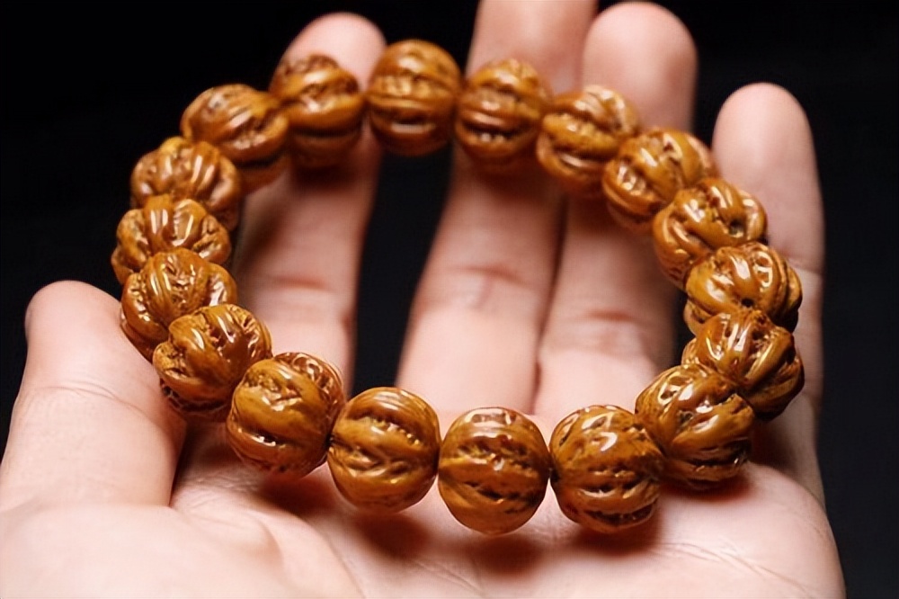 小核桃手串大约盘多长时间能包浆,小核桃手串如何快速包浆