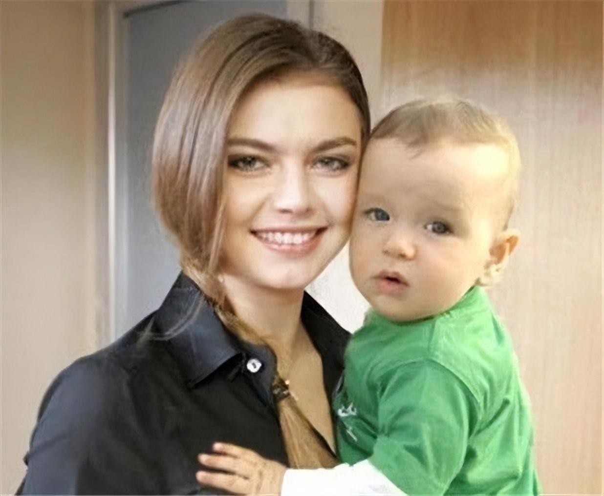 俄体操女星卡巴耶娃,普京和体操名将卡巴耶娃照片