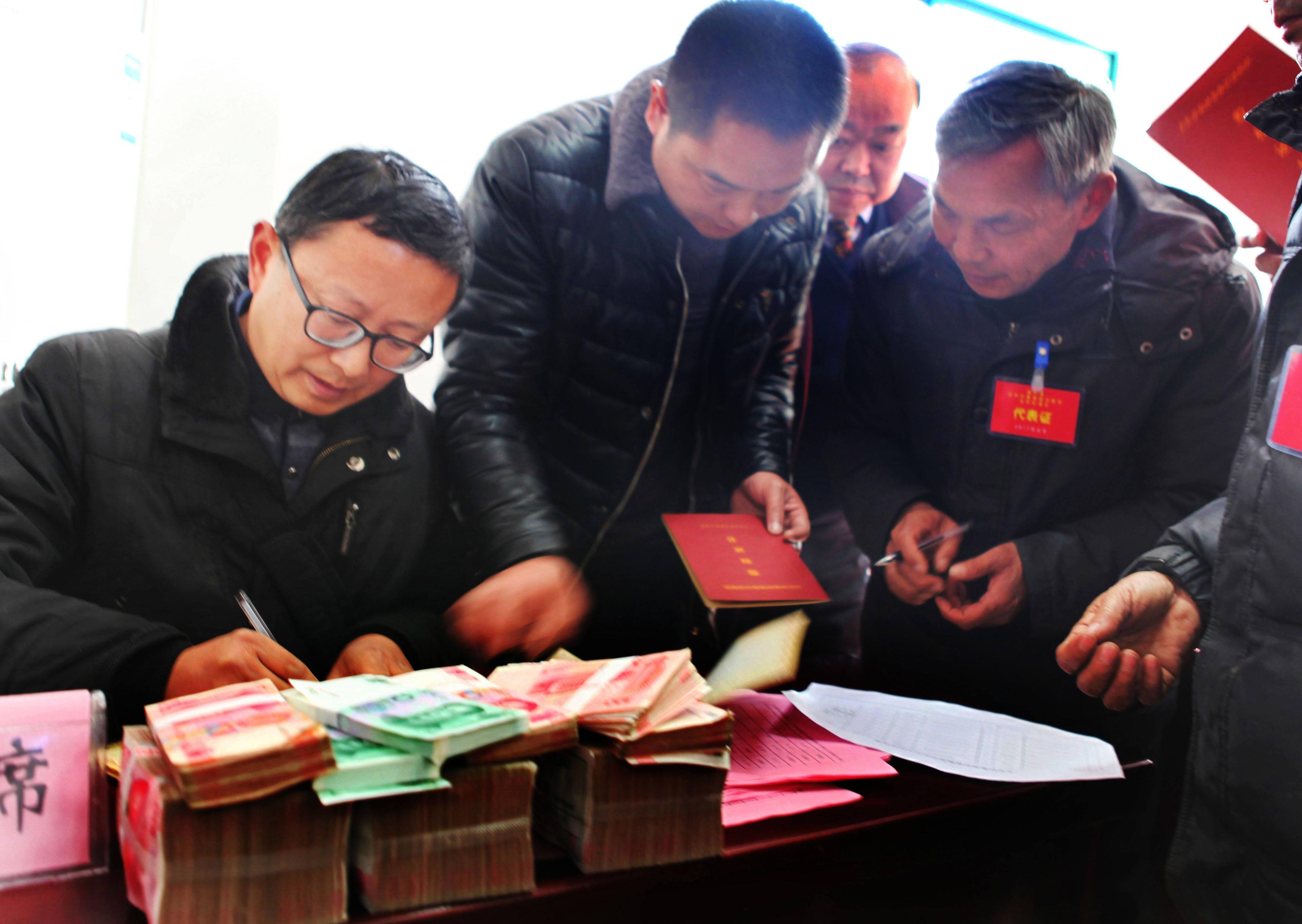 农村村干部每月多少钱的工资,农村村干部每个月工资多少钱