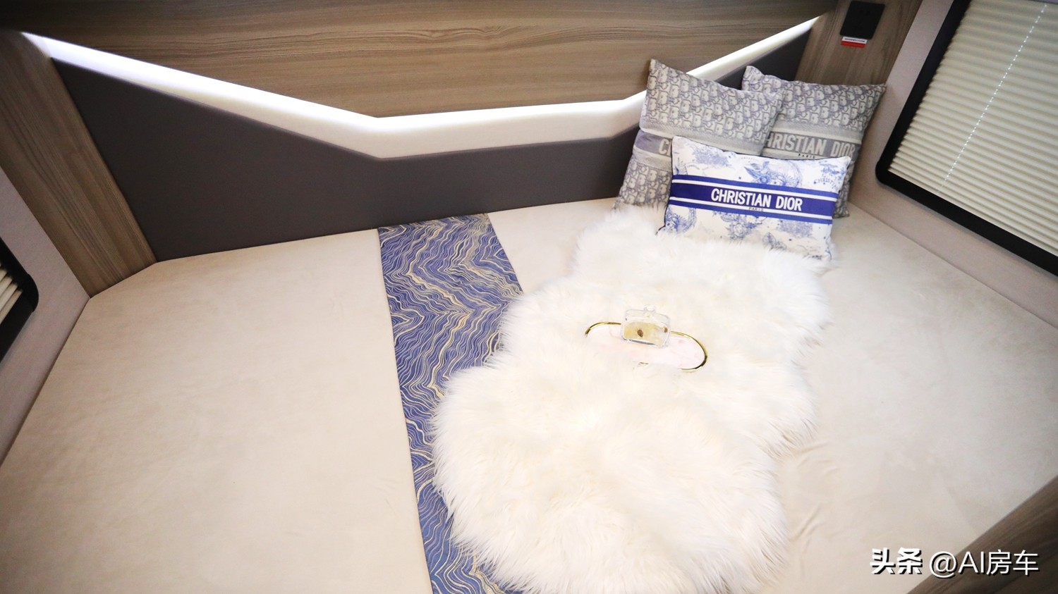 大型房车国产睡十人,目前国内最好的轻卡房车