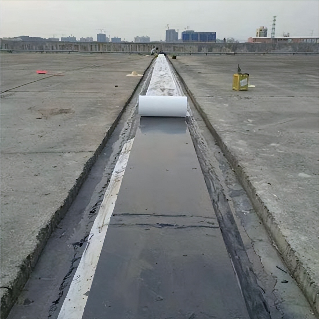 楼顶漏水小区没有业委会怎么维修,80几平楼顶漏水维修要多少钱