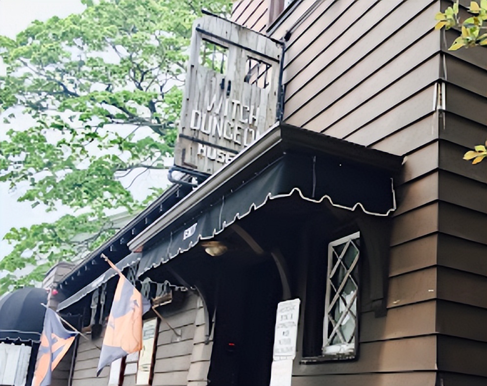 从巫镇到圣镇，一个女巫审判故事缘何转为万圣节狂欢之都