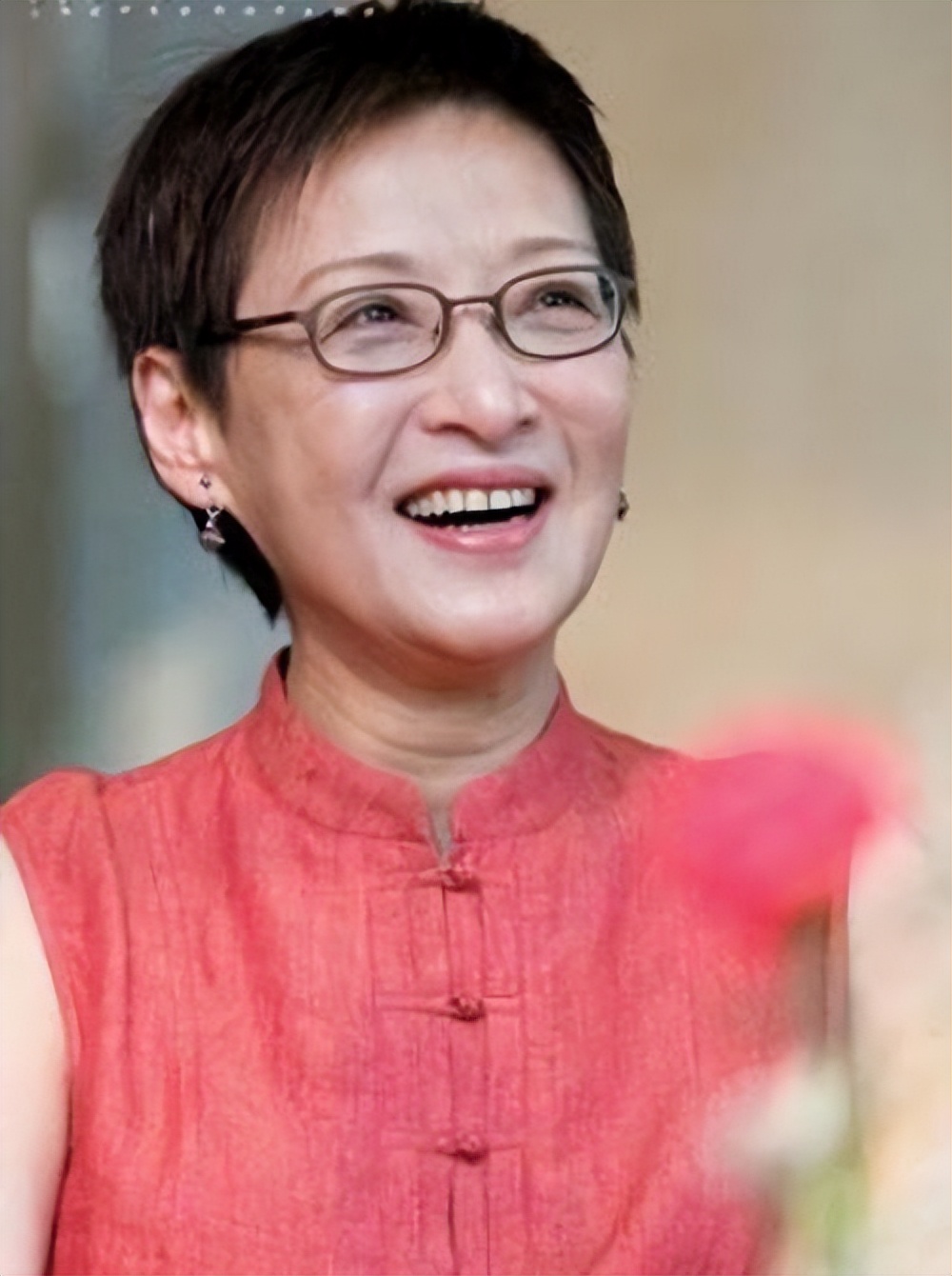 胡因梦为什么剪短发,胡因梦多少岁剪短发