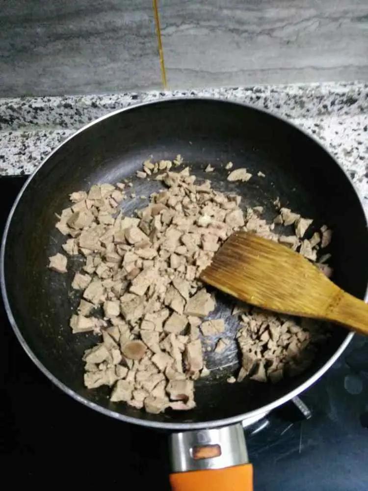 给婴儿做猪肝粉的方法,如何自制婴儿猪肝粉