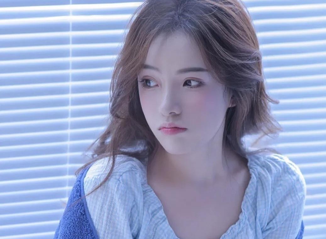 网上刚开始如何和女孩子聊天,网上该怎么跟女孩子聊天