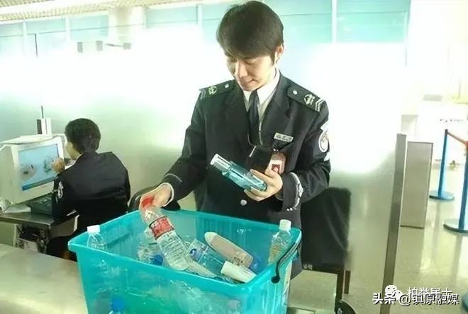 飞机上空姐不会告诉你的五个秘密,飞机上的空姐必备安全小知识