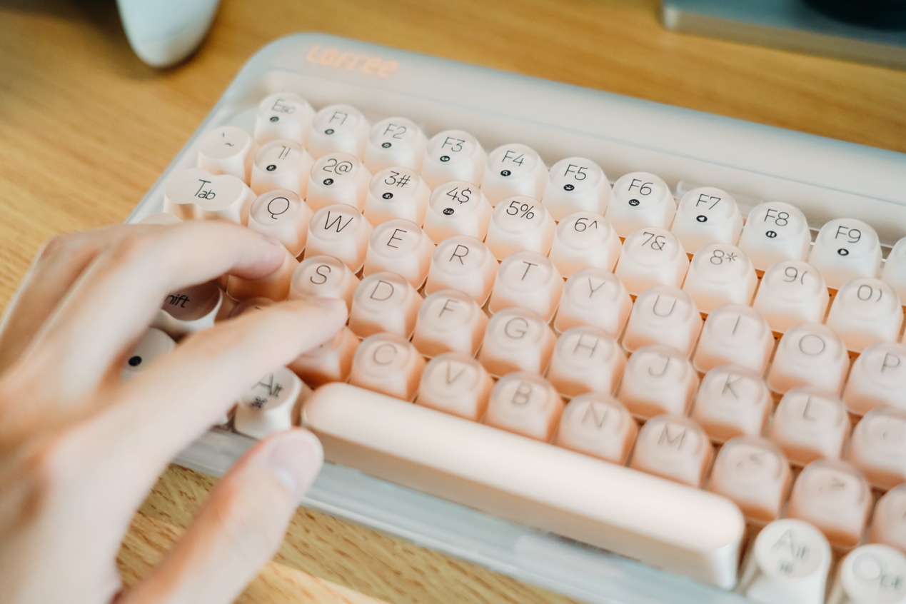 洛斐键盘粉底液拔草,洛斐机械键盘粉底