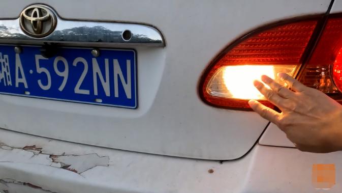 为什么有的车倒车灯只有一个,倒车灯有必要换吗