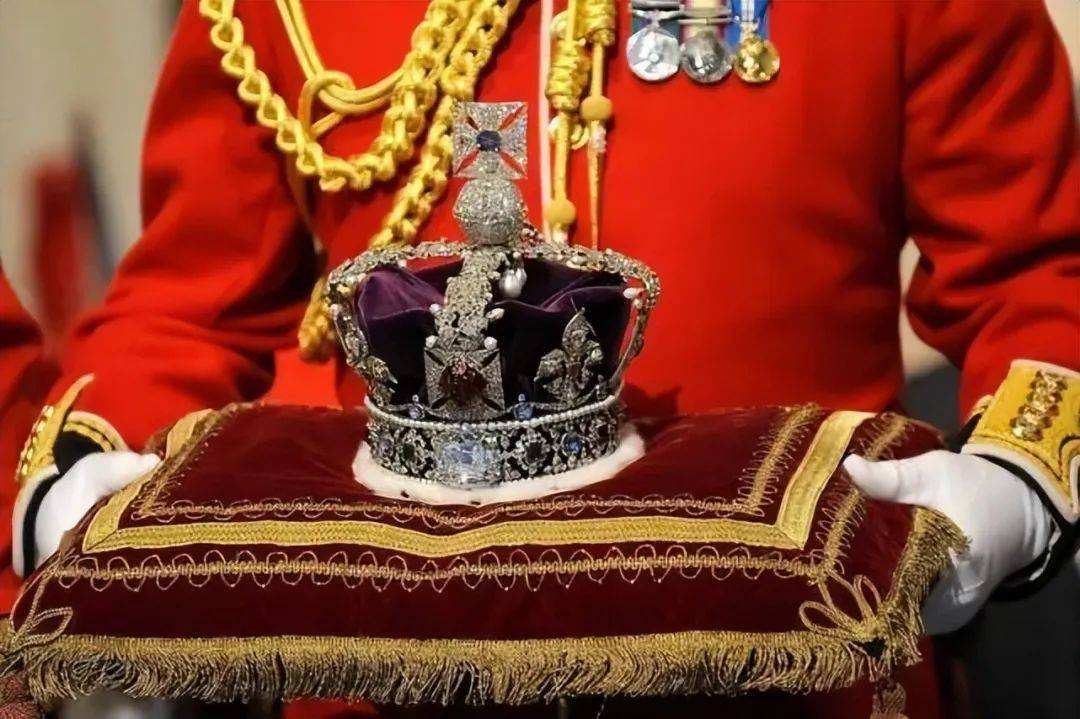 女王珠宝遗产给凯特还是夏洛特,女王遗产谁继承