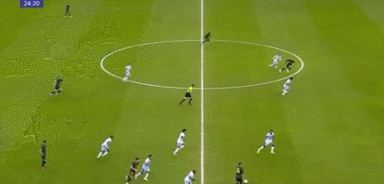 梅西进球c罗滑跪,梅西进球c罗跪滑图