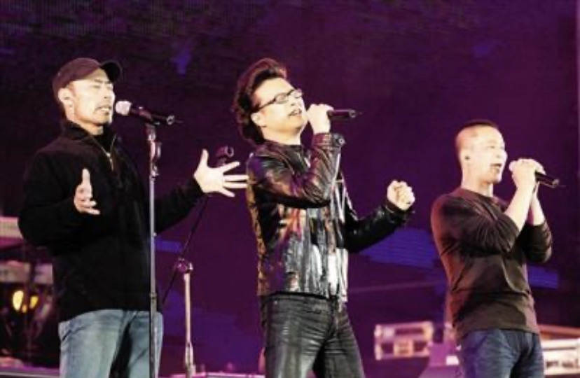 不婚、接廉价商演、走穴…一首歌唱一辈子的老牌歌星，现状各不同