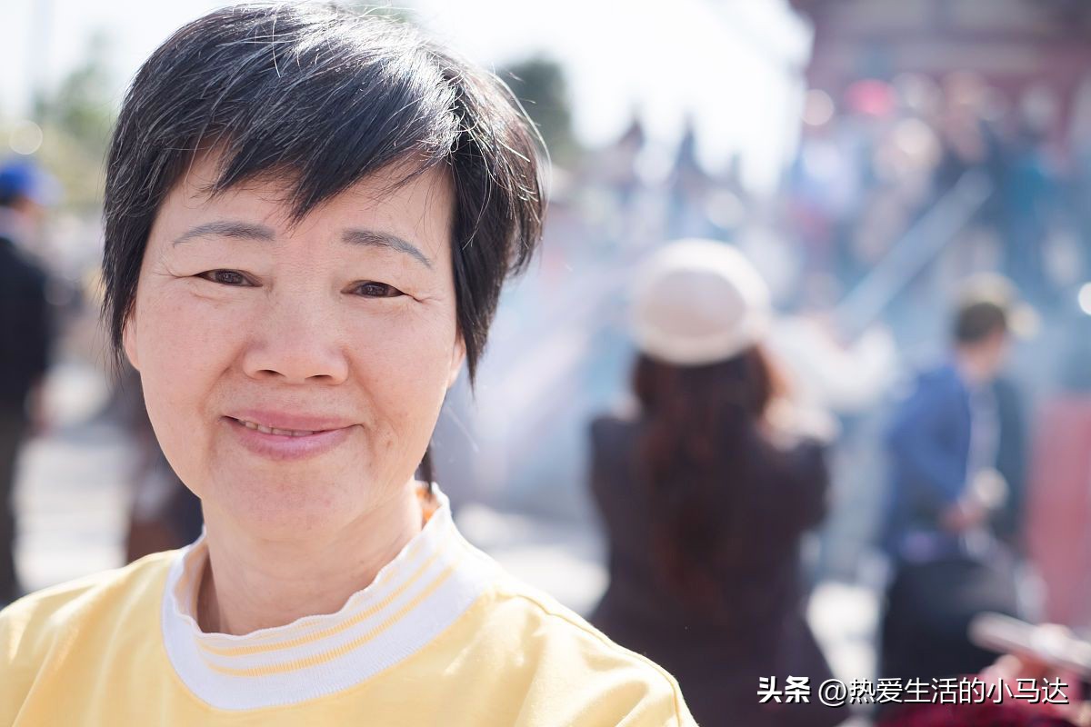 我退休躺平5年了，感觉很自在，可去了一趟堂姐家，我却后悔了