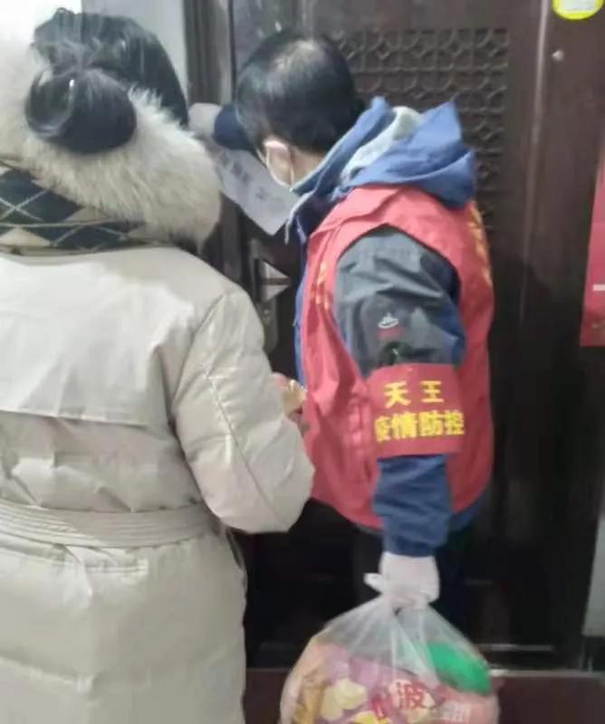 跑腿小哥抗击疫情,抗击疫情前线跑腿员