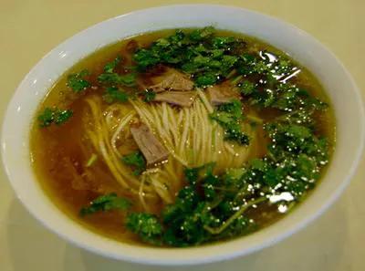 郑州市美食一条街在哪,郑州市阿五美食地址