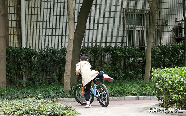 可以让小孩玩的越野车,柒小佰儿童变速山地自行车测评