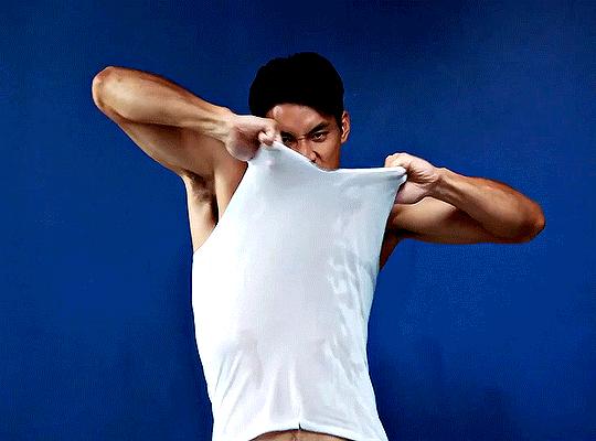 亚裔男星曾做人肉沙包，在好莱坞熬了十年终于出头！