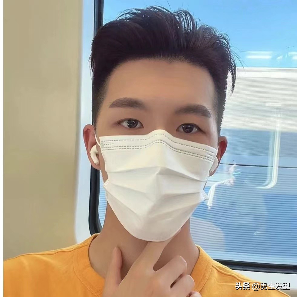 适合男生秋天留的发型,男生好看的秋天发型